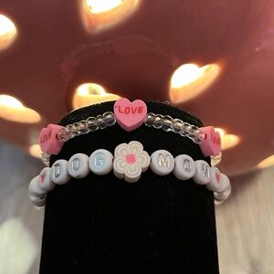 “Dog Mom” bracelet set🐶